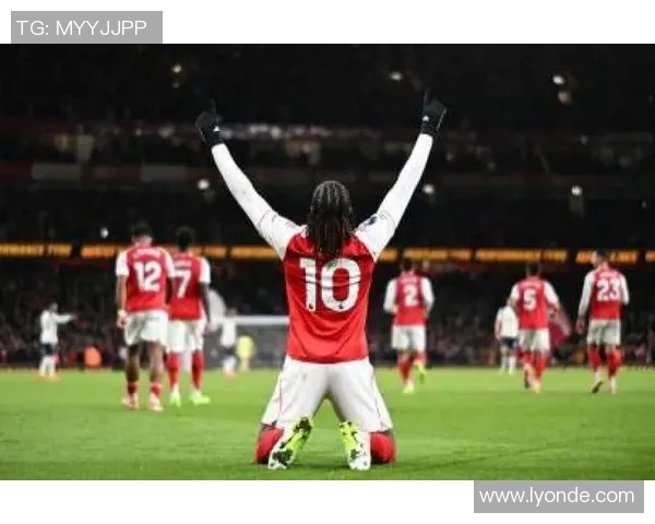 埃泽：丁丁是高水平足球思想家，这类球员是我自幼仰视的典范